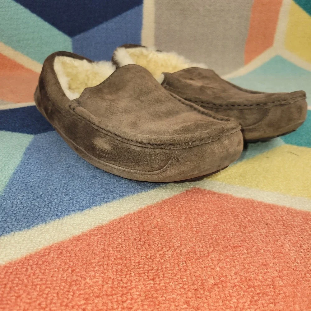 UGG Australia Ascot Suede Slippers Espresso Brown‎ Sheepskin Lined Mens 5775